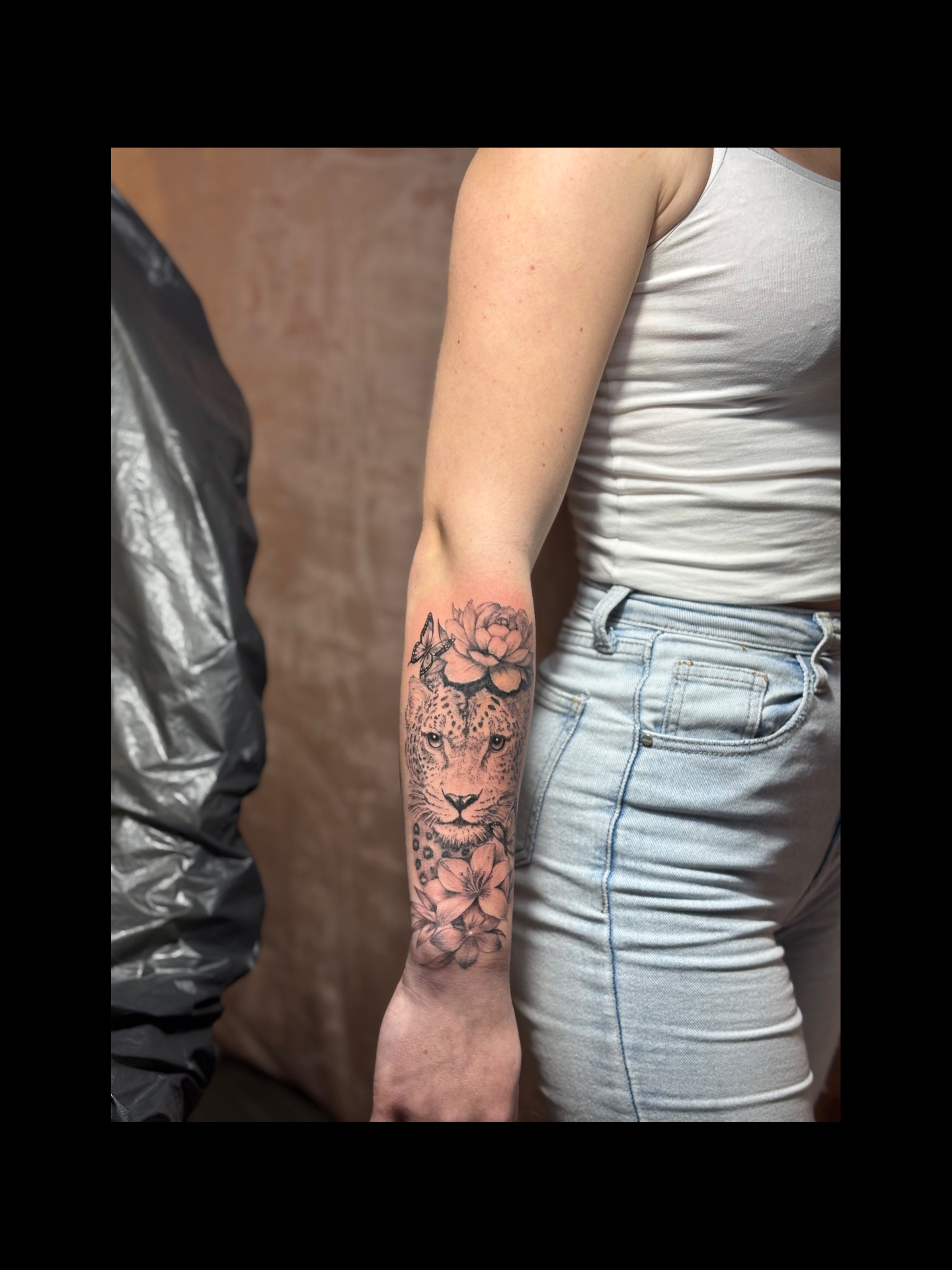 Luipaard met bloemen — fineline