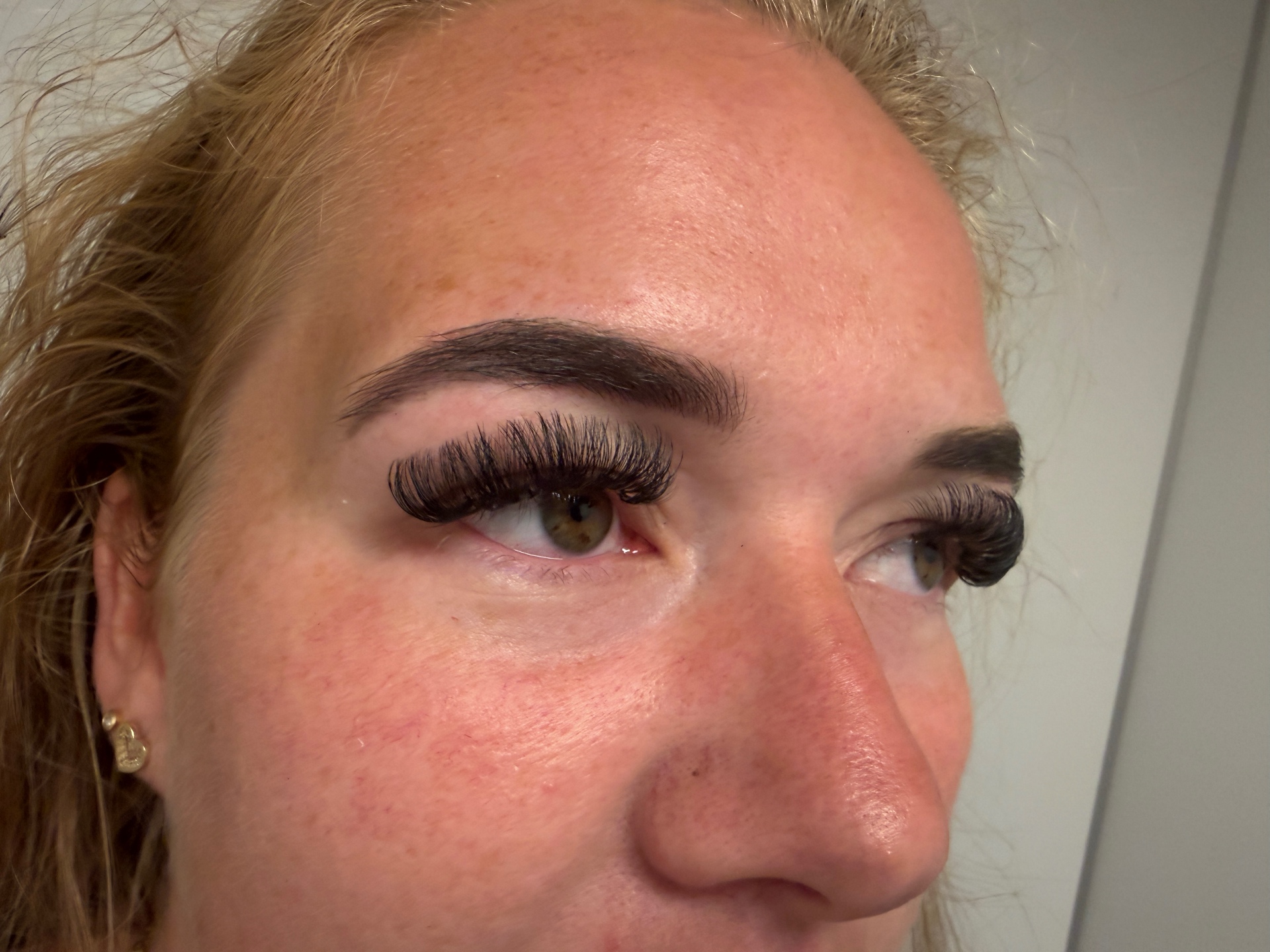 Wimperextensions — wispy volume